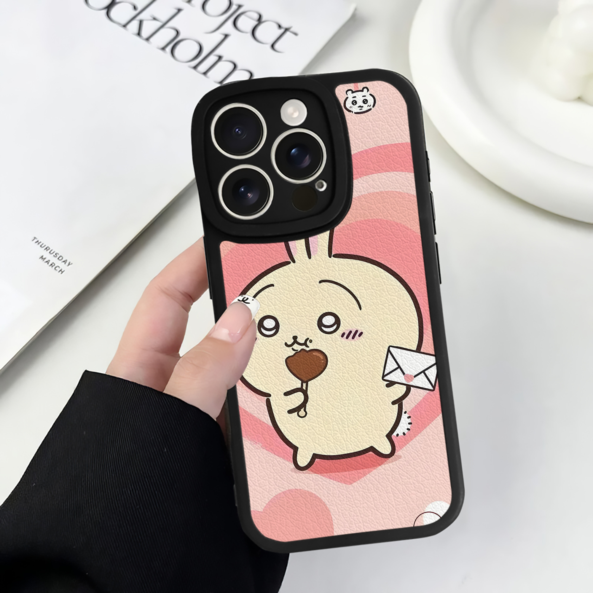 （画像用） ちいかわ Chii-kawa 【iPhone 16シリーズ対応】シリコンスマホケース（レザー調） 材質：シリコン